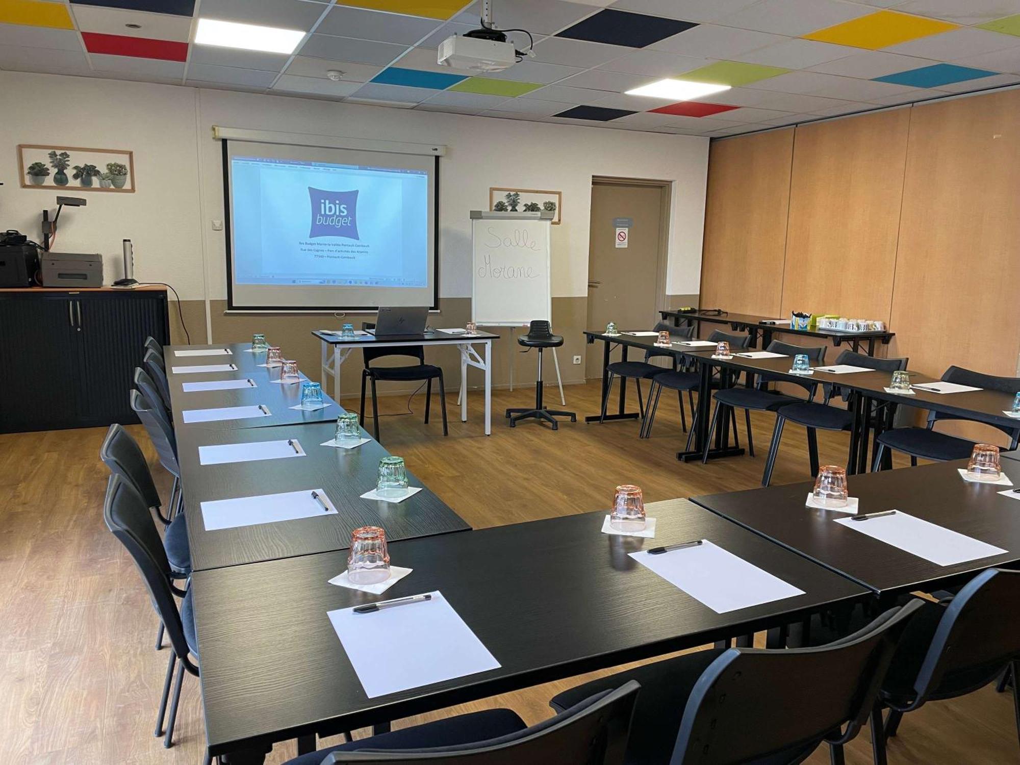 Hotel Ibis Budget Marne La Vallée Combault